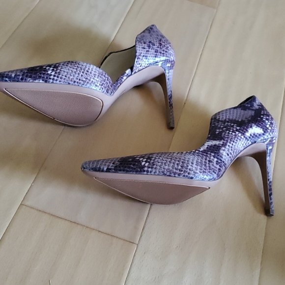 New sneak pattern pumps size 7M. 4 inch heel - Picture 3 of 3